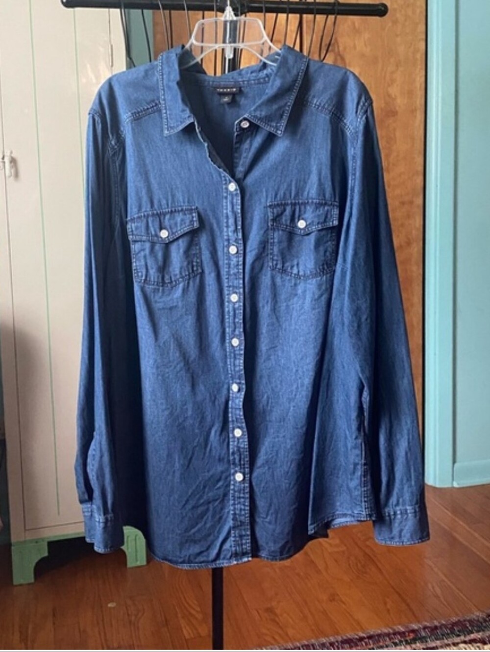 Torrid Dark Denim Button Up Taylor Shirt 1X - Picture 2 of 5